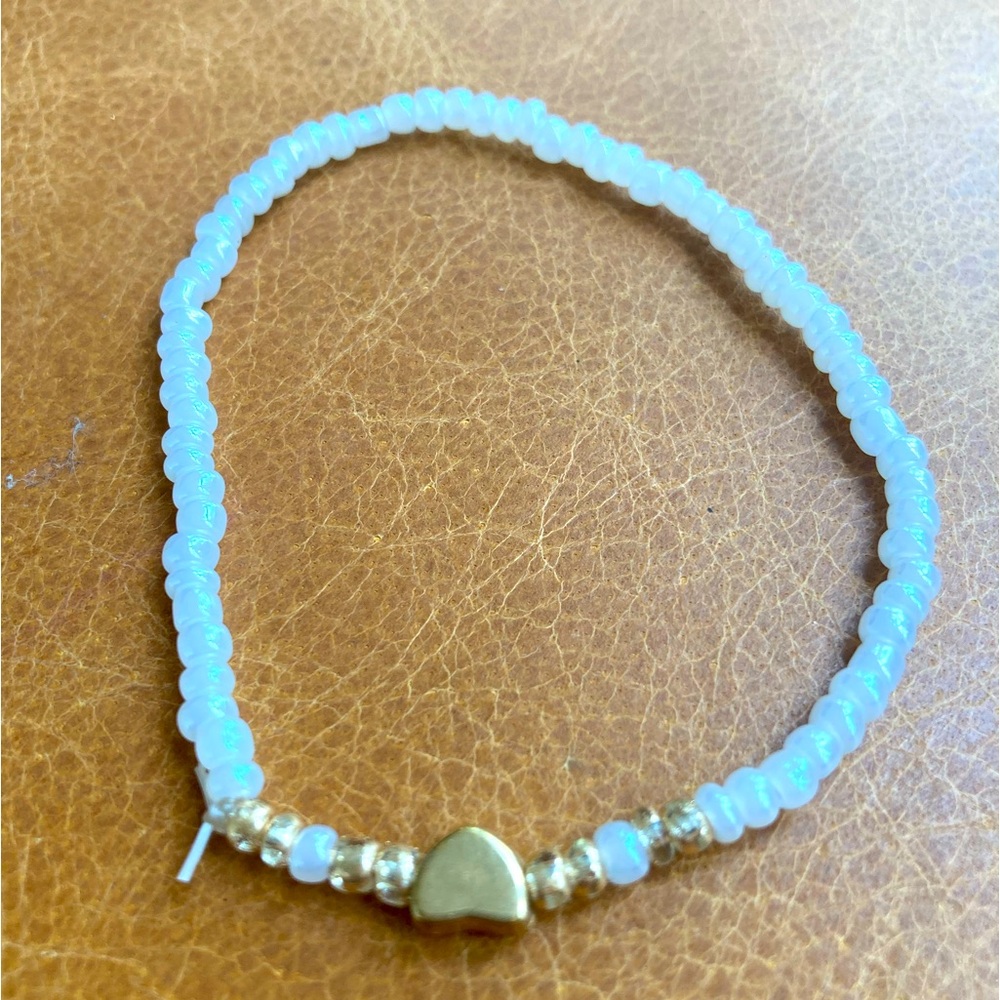 E preppy bracelet. White and gold tone heart. Stretches. Great gift. Never worn